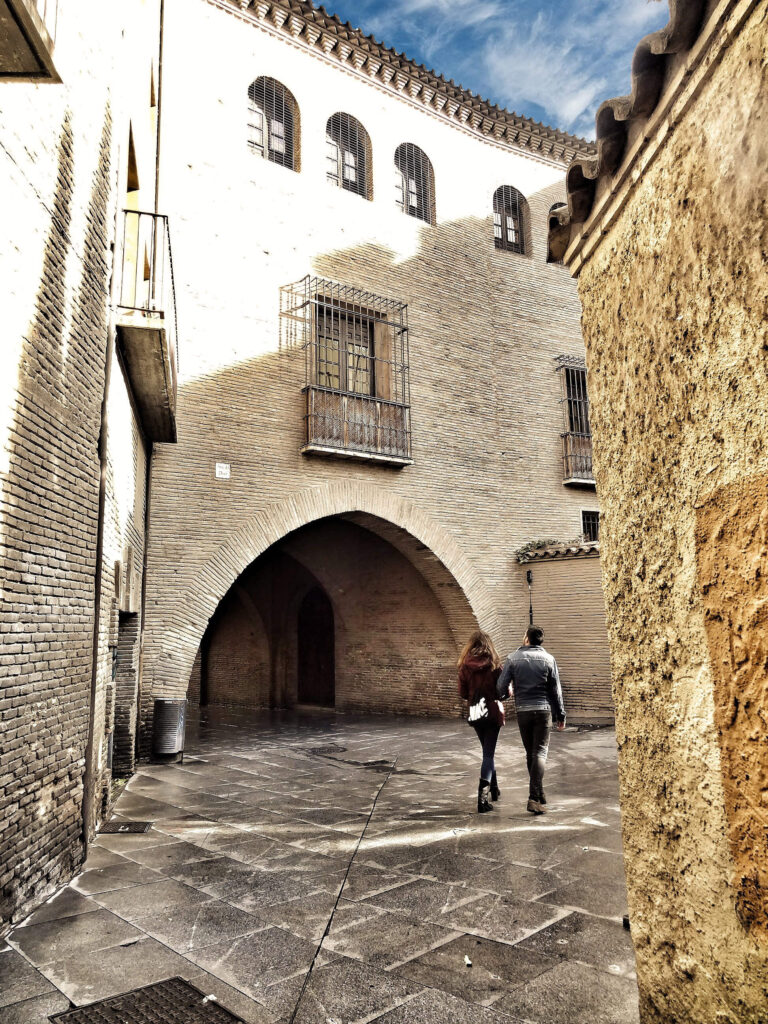 Arco del Deán. casco historico zaragoza